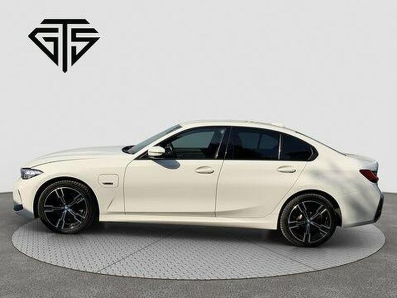 BMW 3 Series view 5
