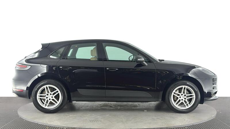 Porsche Macan view 3