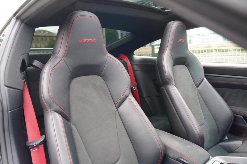 Porsche 911 view 3