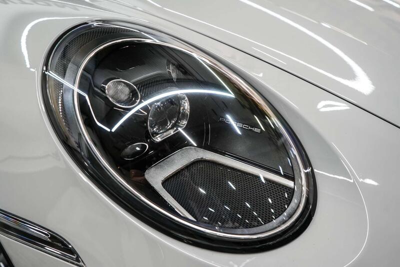 Porsche 911 view 6