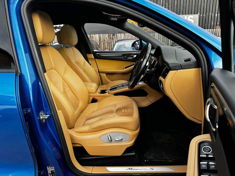 Porsche Macan view 4