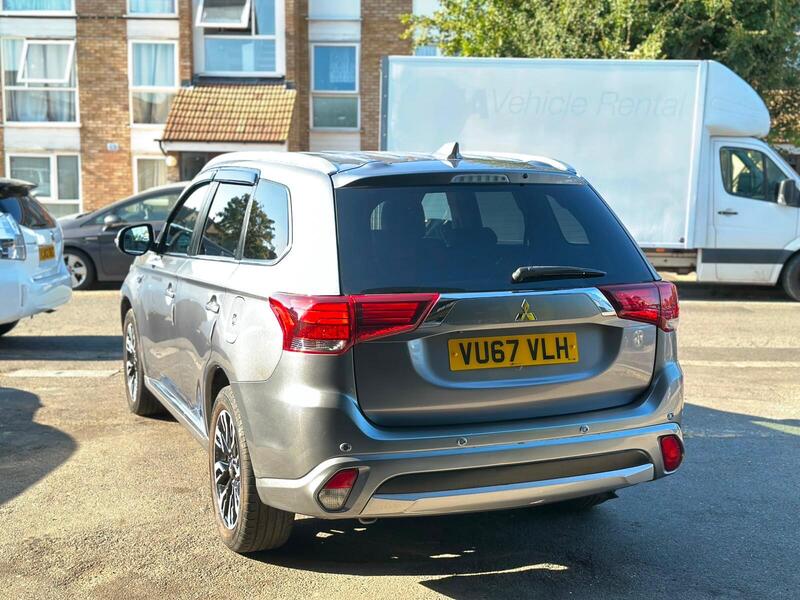 Mitsubishi Outlander view 3