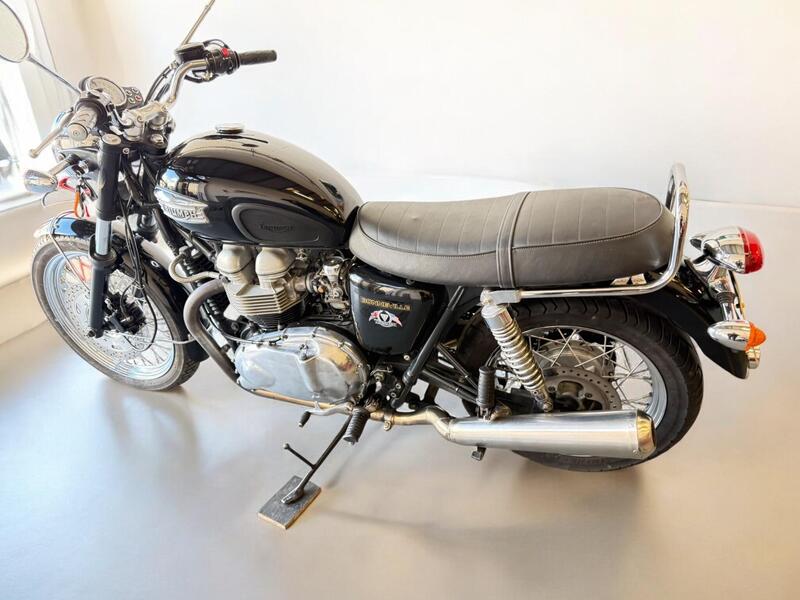 2002 Triumph Bonneville 790 - AutoTrader Import