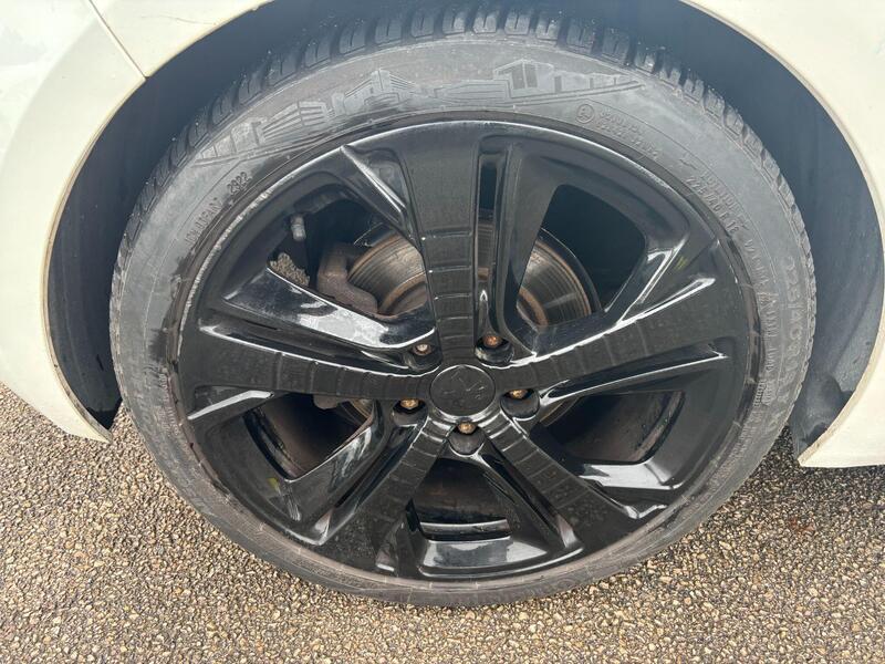 2016 Peugeot 308 - exterior