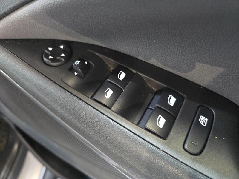 Vauxhall Crossland X 1.2 Turbo Elite Euro 6 (s/s) 5dr 2020 — view 30