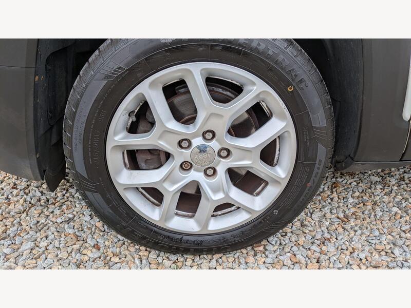 WHITE 2016 Jeep Renegade - AutoTrader Import