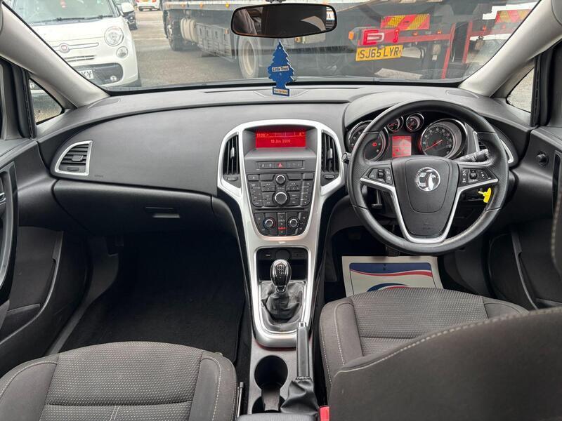 2015 Vauxhall Astra - exterior