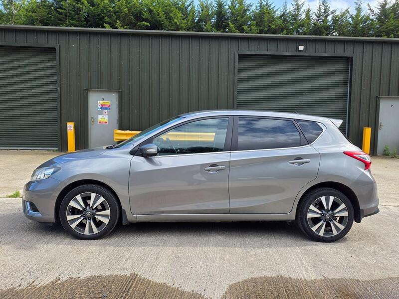 2016 Nissan Pulsar 1.5 dCi N-Connecta Euro 6 (s/s) 5dr interior or exterior view
