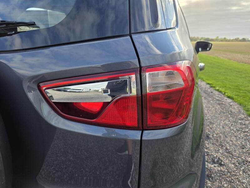 Ford EcoSport 1.0T EcoBoost Zetec 2WD Euro 6 (s/s) 5dr 2015 — view 10