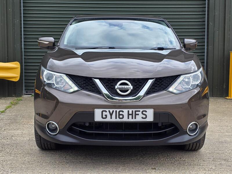 2016 Nissan Qashqai 1.2 DIG-T Acenta 2WD Euro 6 (s/s) 5dr interior or exterior view