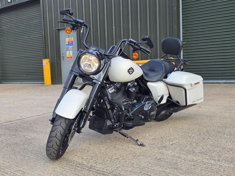 2018 Harley-Davidson Touring 1868 FLHRXS Road King Special Euro 4 interior or exterior view