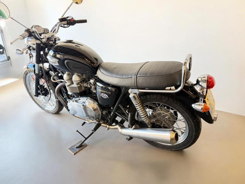 2002 Triumph Bonneville 790 - AutoTrader Import