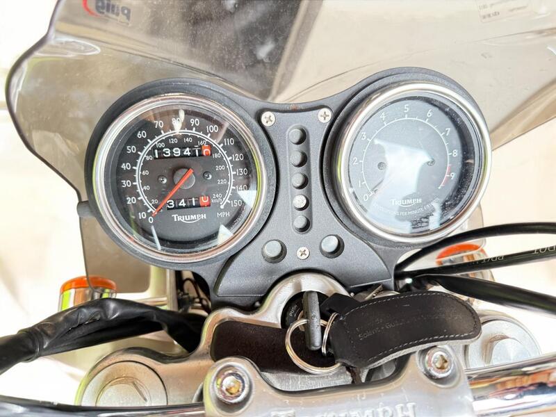 2001 Triumph Thunderbird 900 - AutoTrader Import