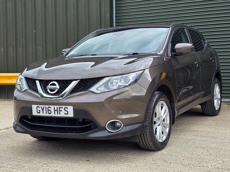 2016 Nissan Qashqai 1.2 DIG-T Acenta 2WD Euro 6 (s/s) 5dr interior or exterior view