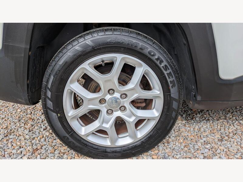 WHITE 2016 Jeep Renegade - AutoTrader Import