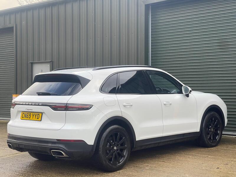 2019 Porsche Cayenne 3.0T V6 TiptronicS 4WD Euro 6 (s/s) 5dr interior or exterior view