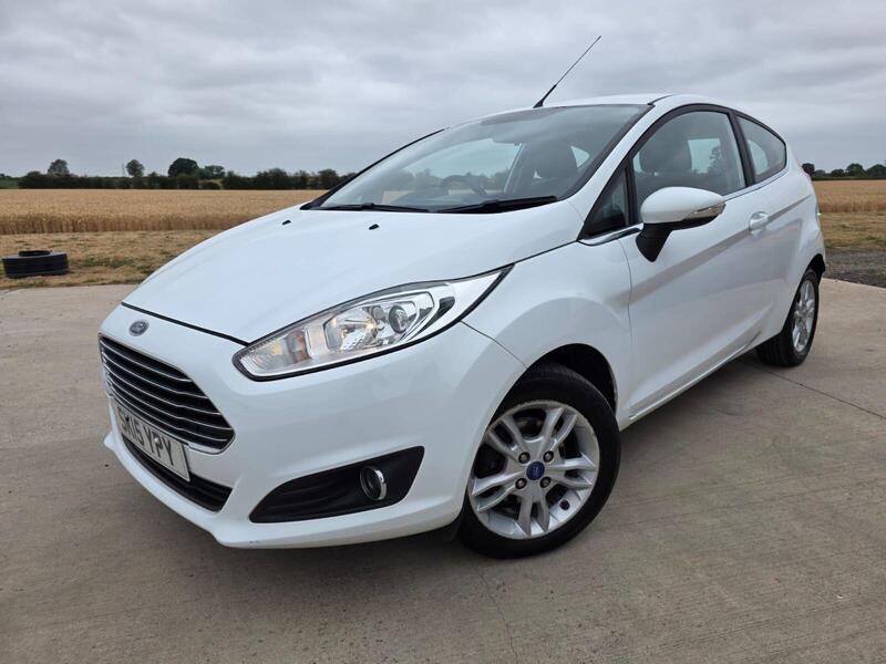 Ford Fiesta 1.0T EcoBoost Zetec Euro 5 (s/s) 3dr 2015 — view 17