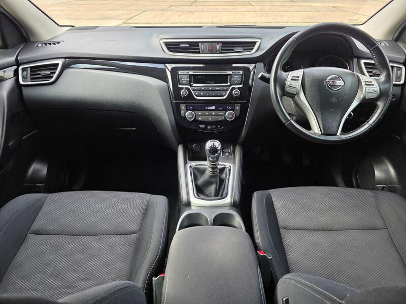 2016 Nissan Qashqai 1.2 DIG-T Acenta 2WD Euro 6 (s/s) 5dr interior or exterior view