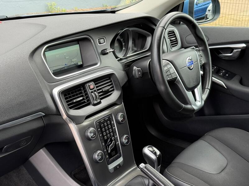 2016 Volvo V40 - AutoTrader Import