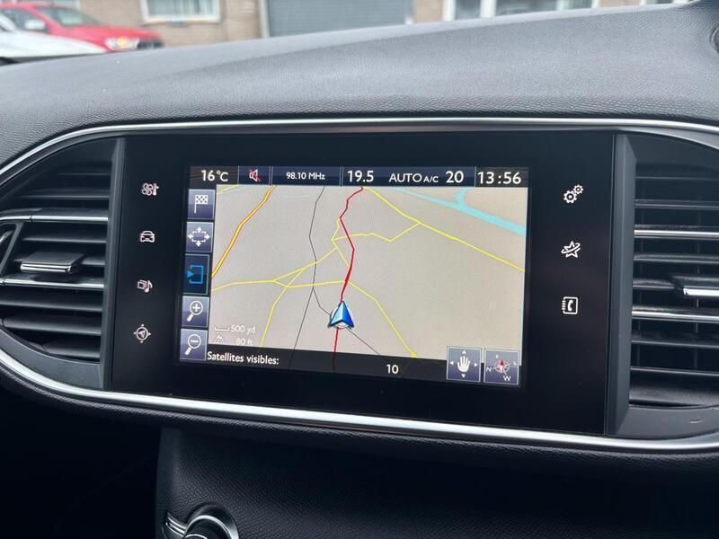 2016 Peugeot 308 - exterior