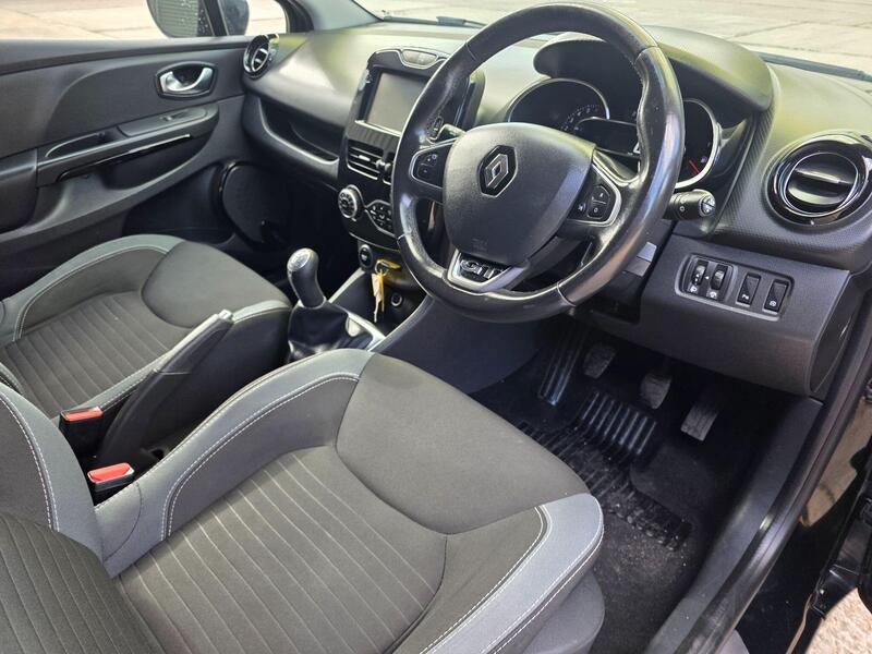 2016 Renault Clio 0.9 TCe Dynamique S Nav Euro 6 (s/s) 5dr interior or exterior view