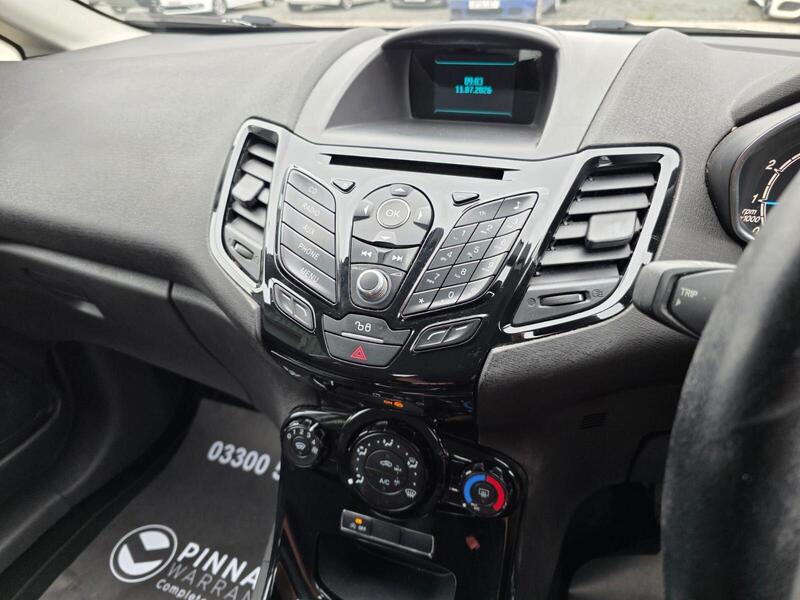 Ford Fiesta 1.0T EcoBoost Zetec Euro 5 (s/s) 3dr 2015 — view 25