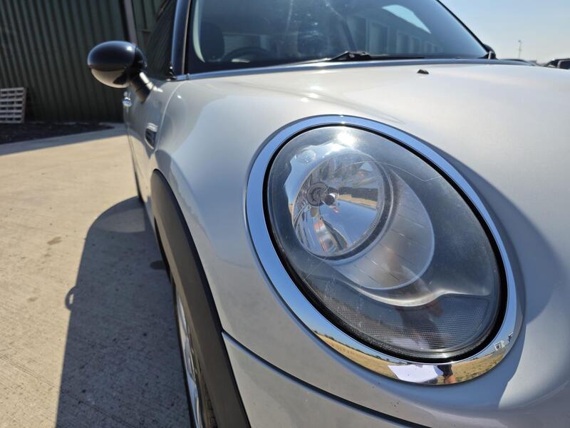MINI Hatch 1.5 Cooper Euro 6 (s/s) 3dr 2014 — view 4