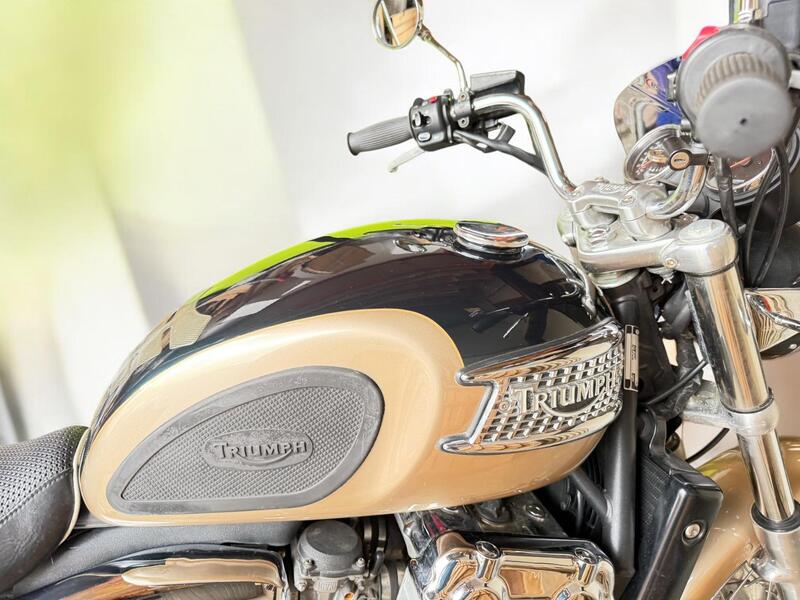 2001 Triumph Thunderbird 900 - AutoTrader Import