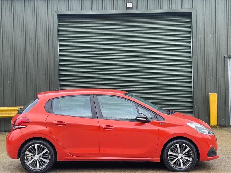 2016 Peugeot 208 1.2 PureTech XS White Euro 6 5dr interior or exterior view