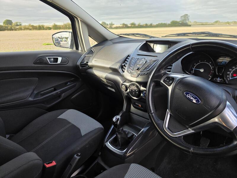 Ford EcoSport 1.0T EcoBoost Zetec 2WD Euro 6 (s/s) 5dr 2015 — view 3