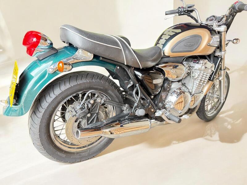 2001 Triumph Thunderbird 900 - AutoTrader Import