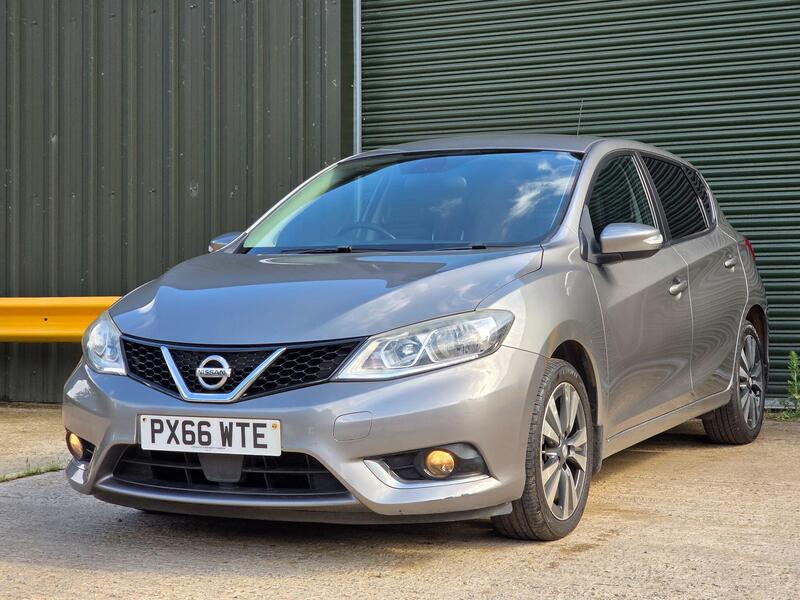 2016 Nissan Pulsar 1.5 dCi N-Connecta Euro 6 (s/s) 5dr interior or exterior view