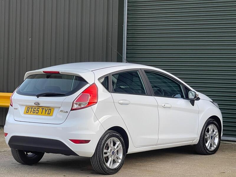 2015 Ford Fiesta 1.0T EcoBoost Zetec Euro 6 (s/s) 5dr interior or exterior view