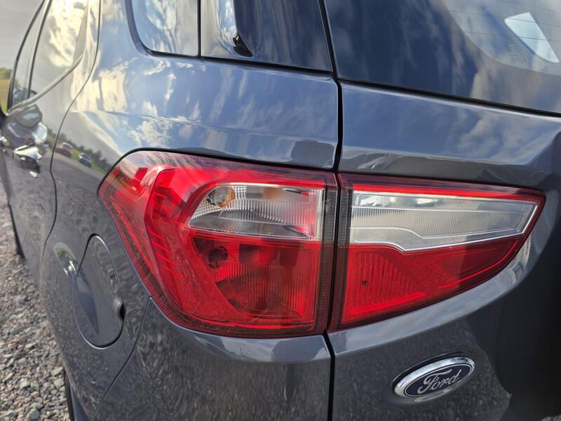 Ford EcoSport 1.0T EcoBoost Zetec 2WD Euro 6 (s/s) 5dr 2015 — view 12