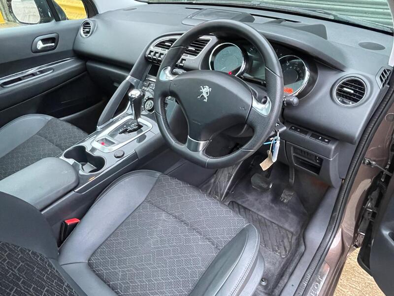 2016 Peugeot 3008 1.6 BlueHDi Allure SUV 5dr Diesel ETG Euro 6 (s/s) (120 ps) interior or exterior view