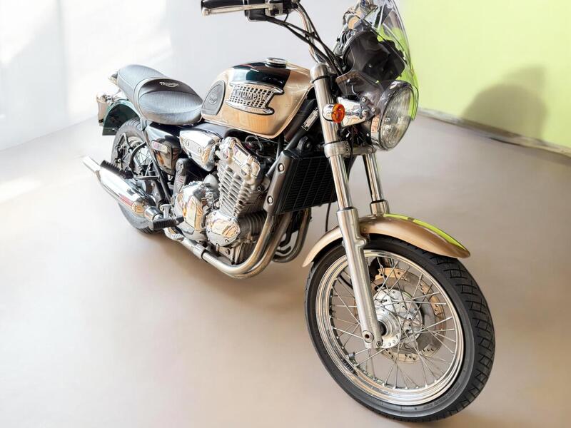 2001 Triumph Thunderbird 900