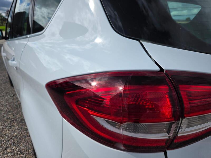Ford C-Max 1.0T EcoBoost Zetec Euro 6 (s/s) 5dr 2017 — view 11
