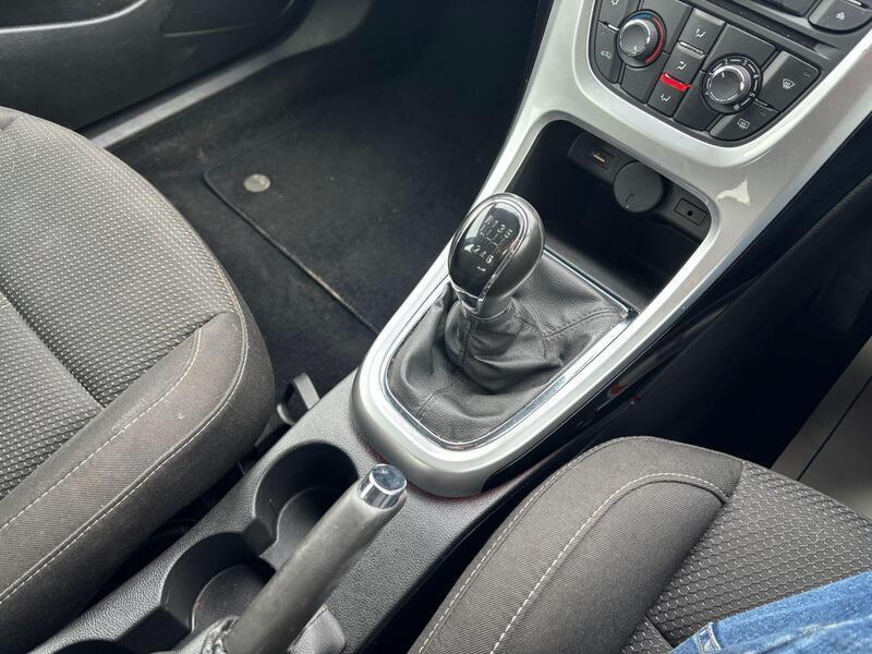 2015 Vauxhall Astra - exterior