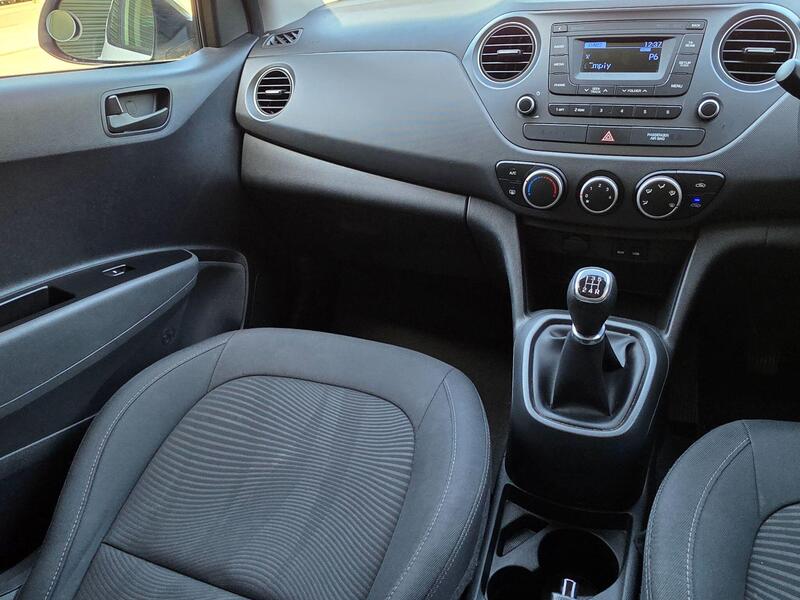 2017 Hyundai i10 1.0 SE Euro 6 5dr interior or exterior view