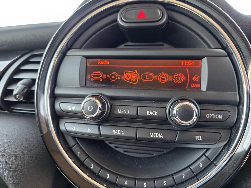 MINI Hatch 1.5 Cooper Euro 6 (s/s) 3dr 2014 — view 31