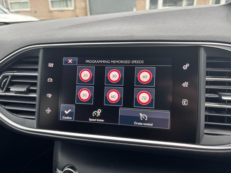 2016 Peugeot 308 - exterior