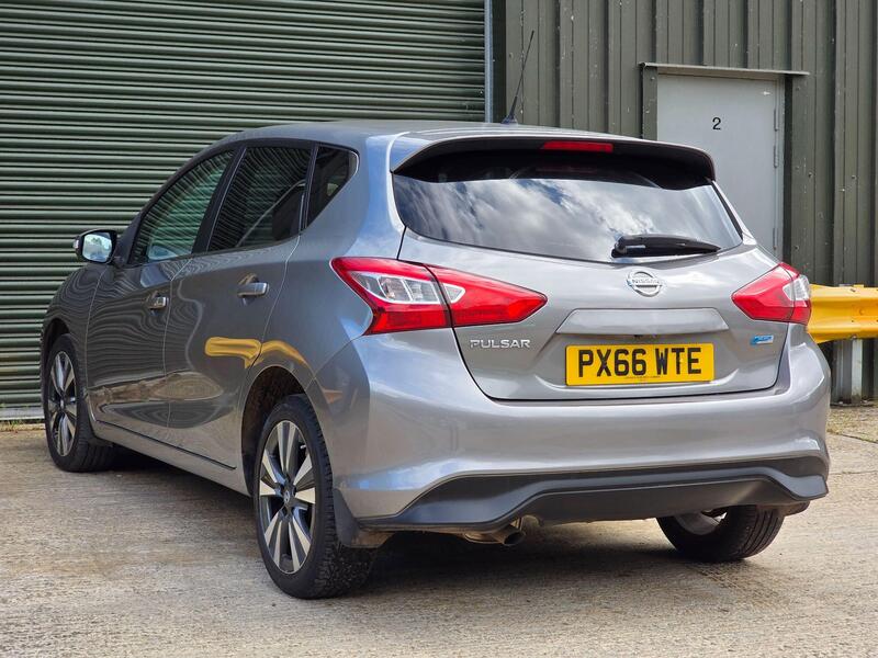 2016 Nissan Pulsar 1.5 dCi N-Connecta Euro 6 (s/s) 5dr interior or exterior view