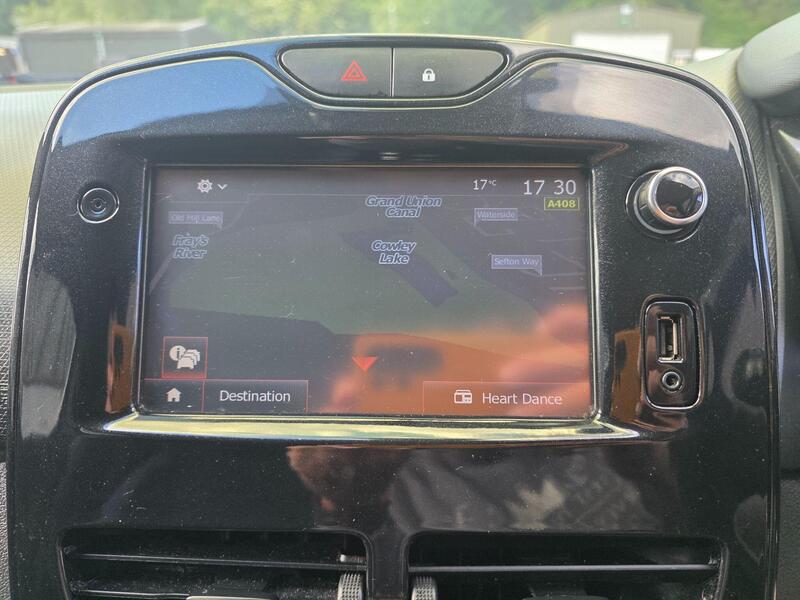 2016 Renault Clio 0.9 TCe Dynamique S Nav Euro 6 (s/s) 5dr interior or exterior view