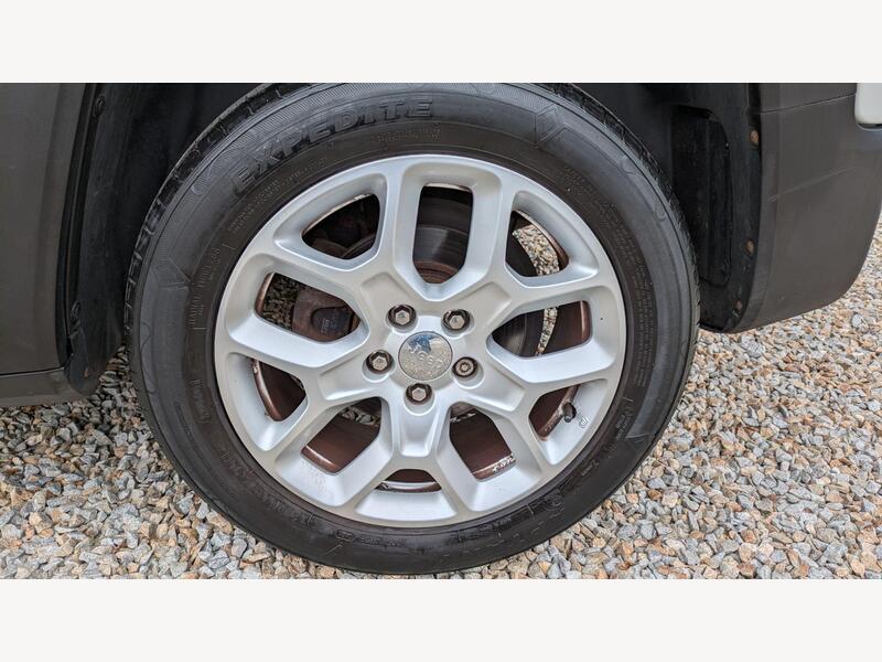 WHITE 2016 Jeep Renegade - AutoTrader Import