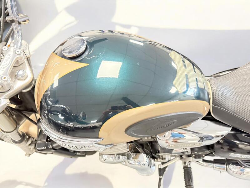 2001 Triumph Thunderbird 900 - AutoTrader Import