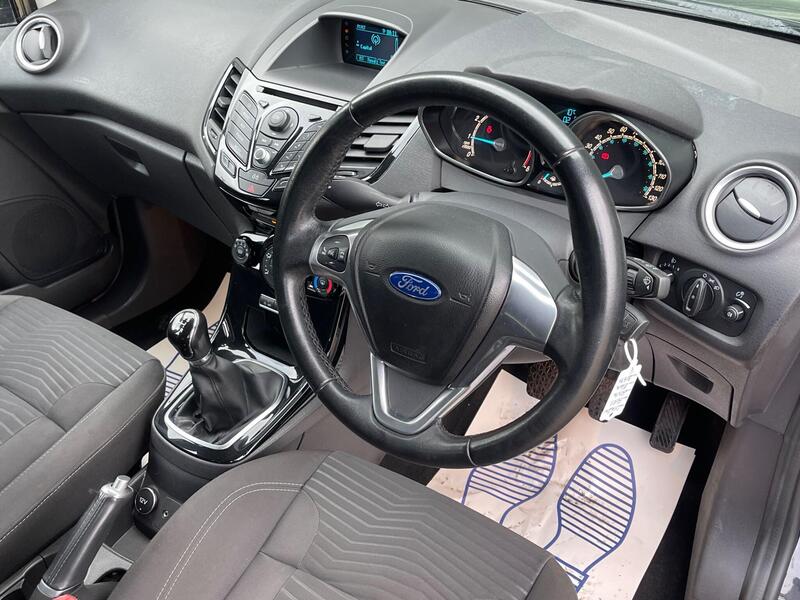 2014 Ford Fiesta 1.0T EcoBoost Zetec Euro 5 (s/s) 5dr interior or exterior view