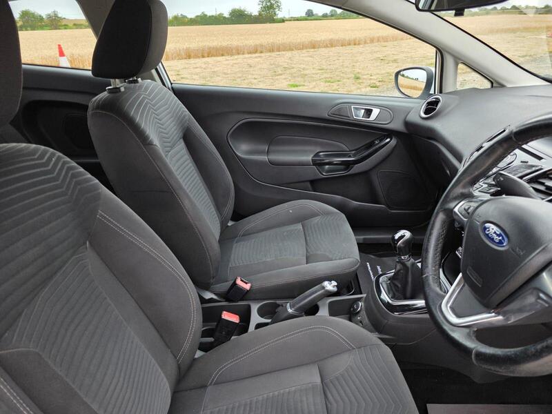 Ford Fiesta 1.0T EcoBoost Zetec Euro 5 (s/s) 3dr 2015 — view 23