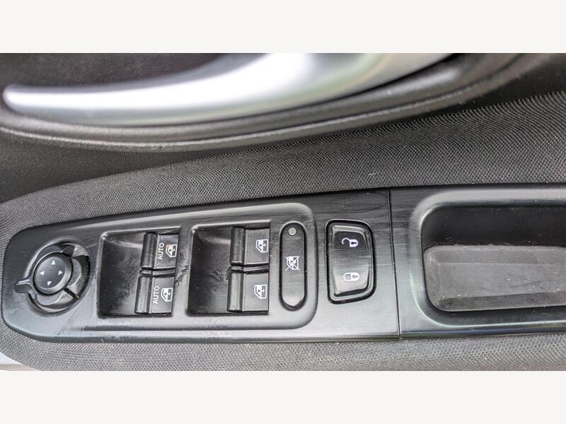 WHITE 2016 Jeep Renegade - AutoTrader Import