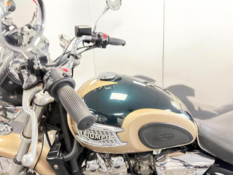 2001 Triumph Thunderbird 900 - AutoTrader Import