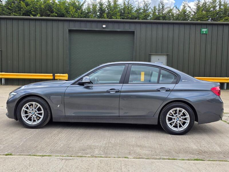 2017 BMW 3 Series 2.0 330e 7.6kWh SE Auto Euro 6 (s/s) 4dr interior or exterior view